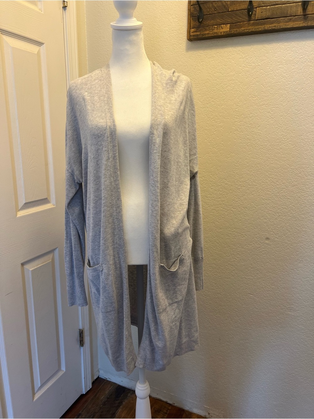 Old Navy Light Gray Open-Front Knit Cardigan with Pockets